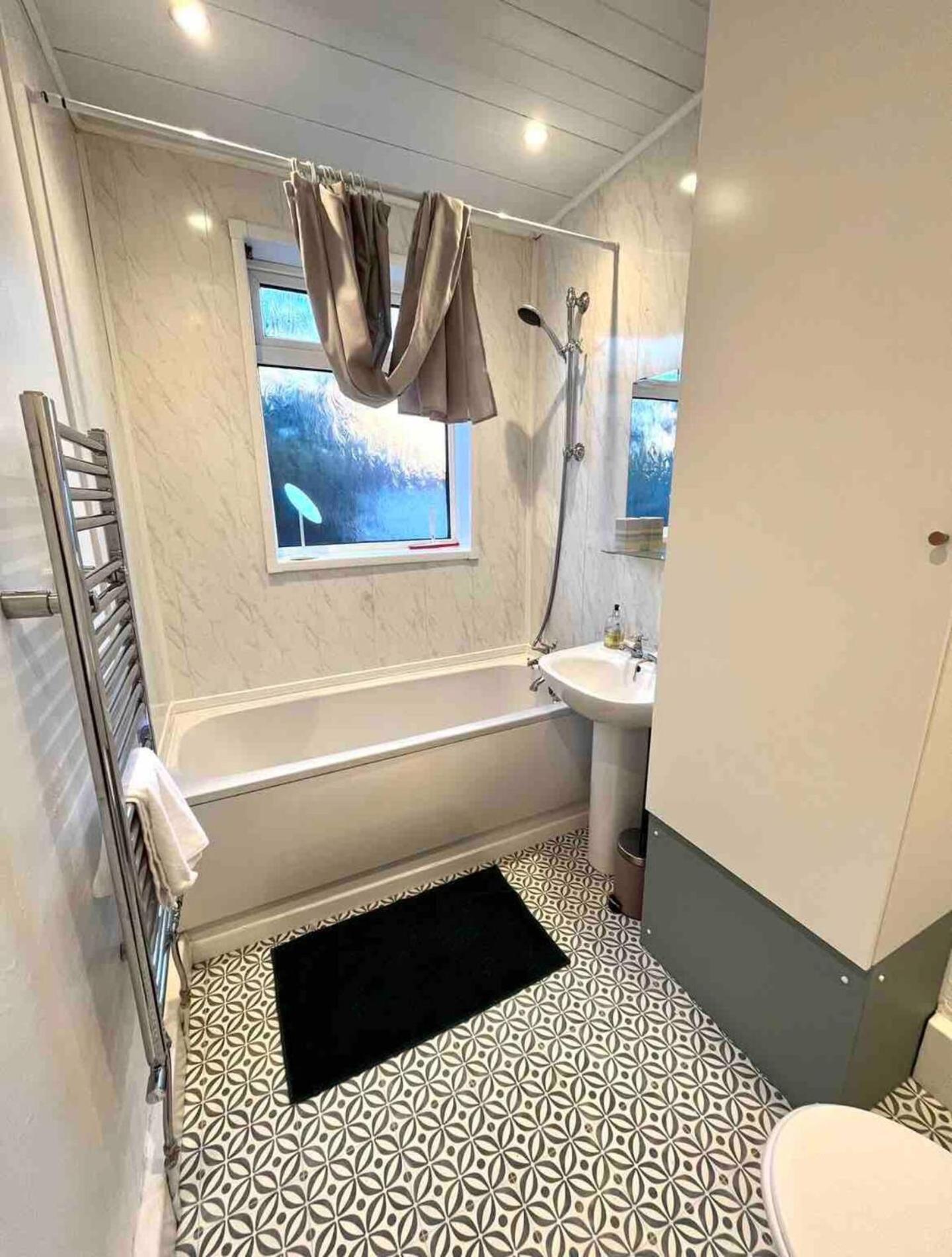 Gorgeous Spacious 2 Bedroom Home 10 Mins To City 盖茨黑德 外观 照片